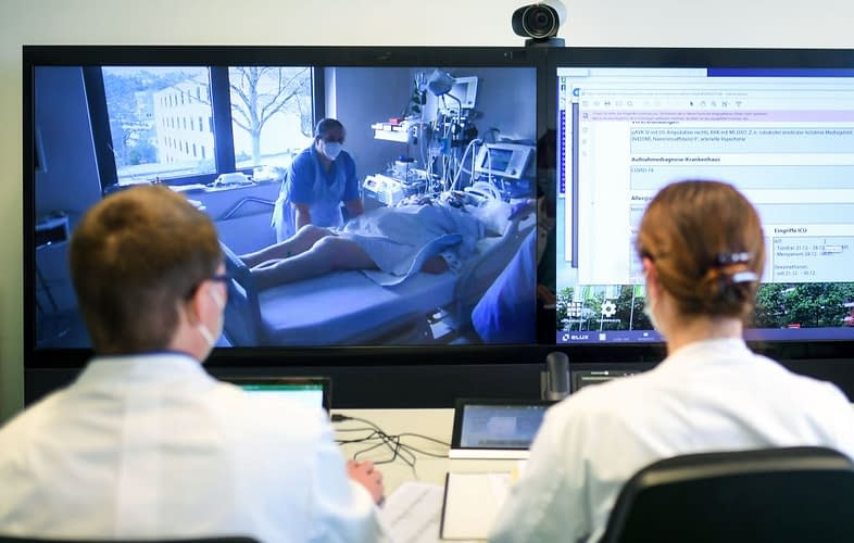 Doctors at the University hospital in Aachen use telemedicine for the treatment via internet of Covid-19 patients, on January 20, 2021 in Aachen, western Germany, amid the ongoing coronavirus pandemic. - To discuss the most serious Covid-19 cases, Andreas Bootsveld is not alone. In addition to colleagues in his intensive care unit, he can draw on the advice of several experts. However, this panel of specialists is not on the clinic premises, but some 20 kilometres away. Telemedicine, which is carried out via videoconference visits, is accelerating with the pandemic. (Photo by Ina FASSBENDER / AFP) (Photo by INA FASSBENDER/AFP via Getty Images)